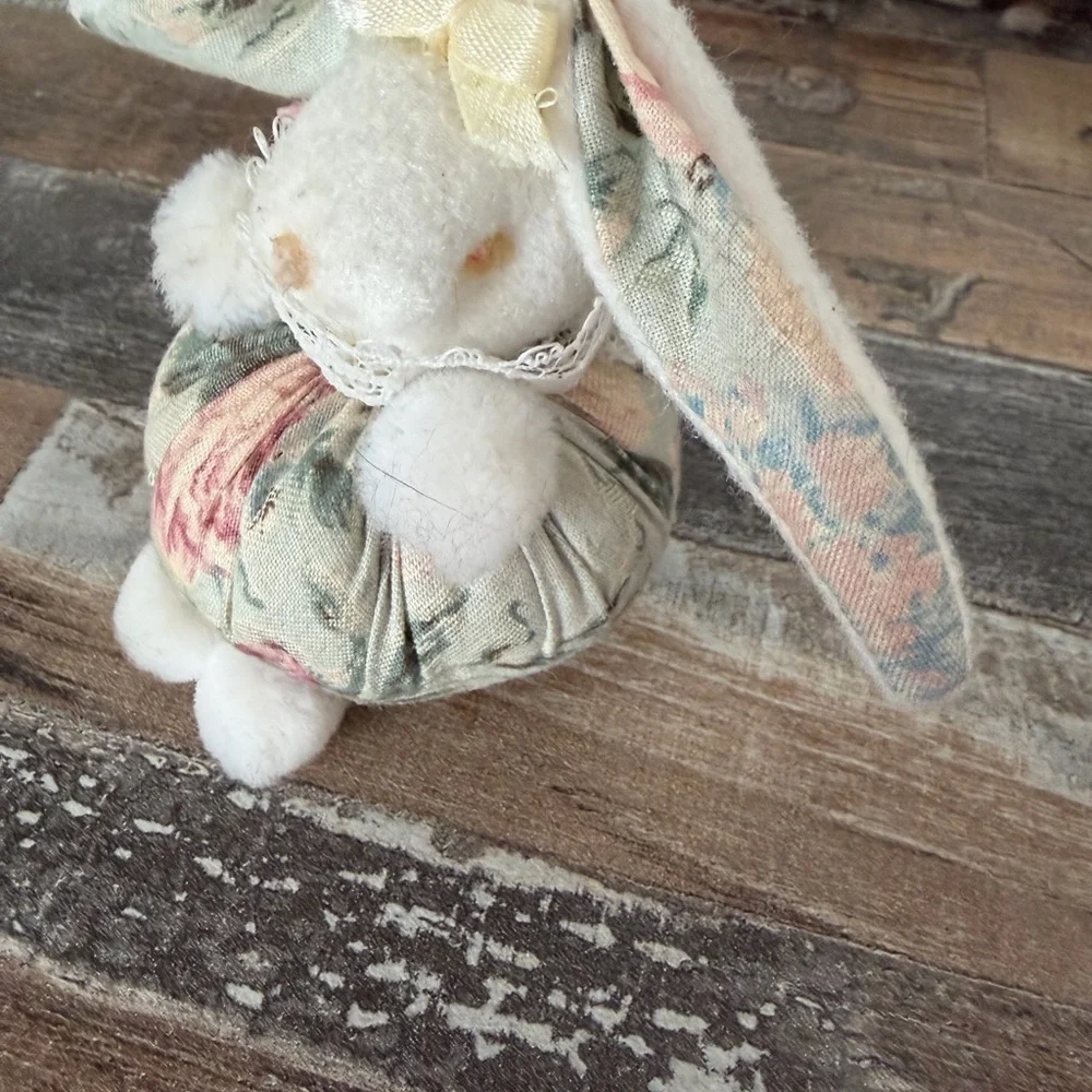 Vintage handmade bunny sewing push pin stopper